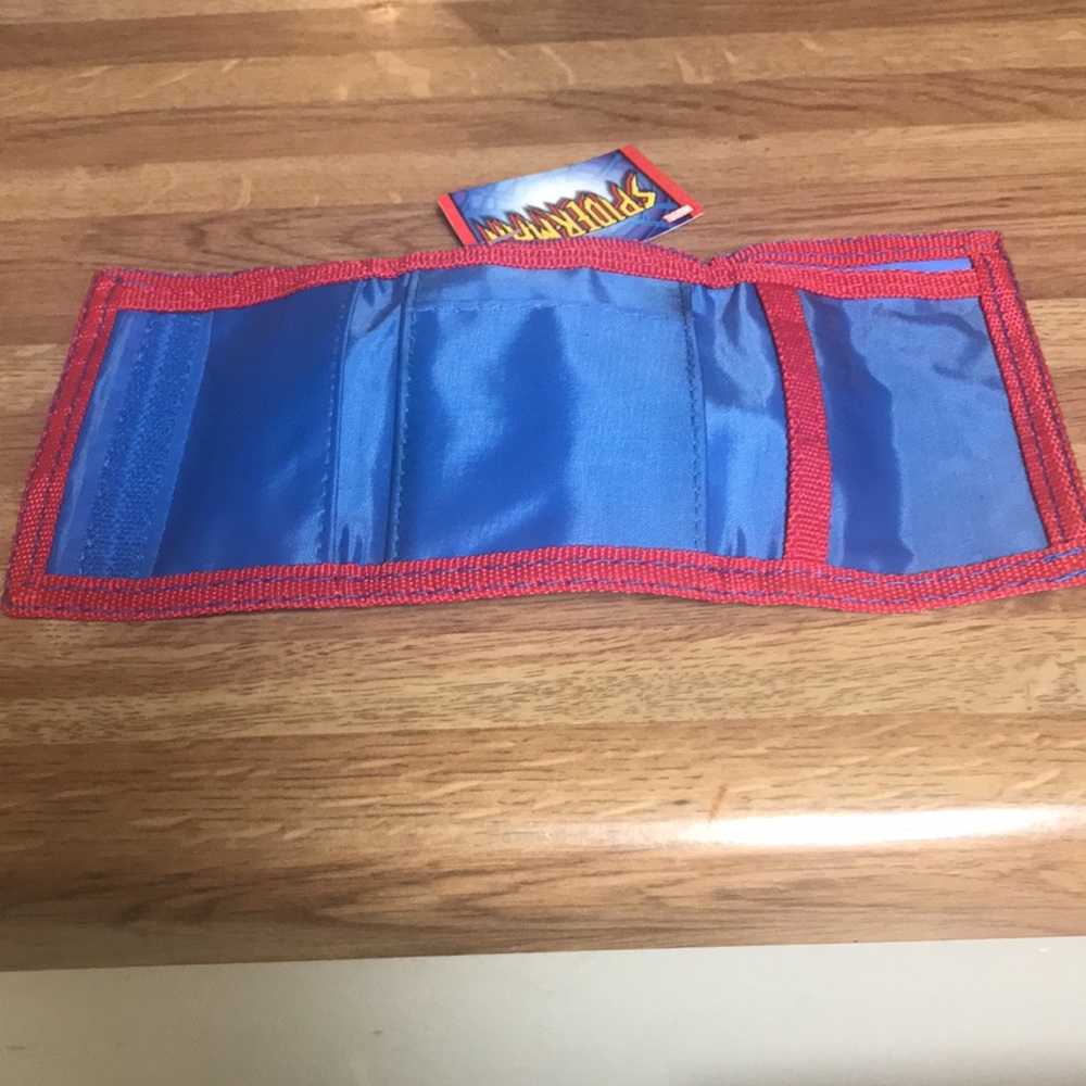 Marvel Spider-Man Tri-fold wallet.  Velcro closure - Picture 3 of 7